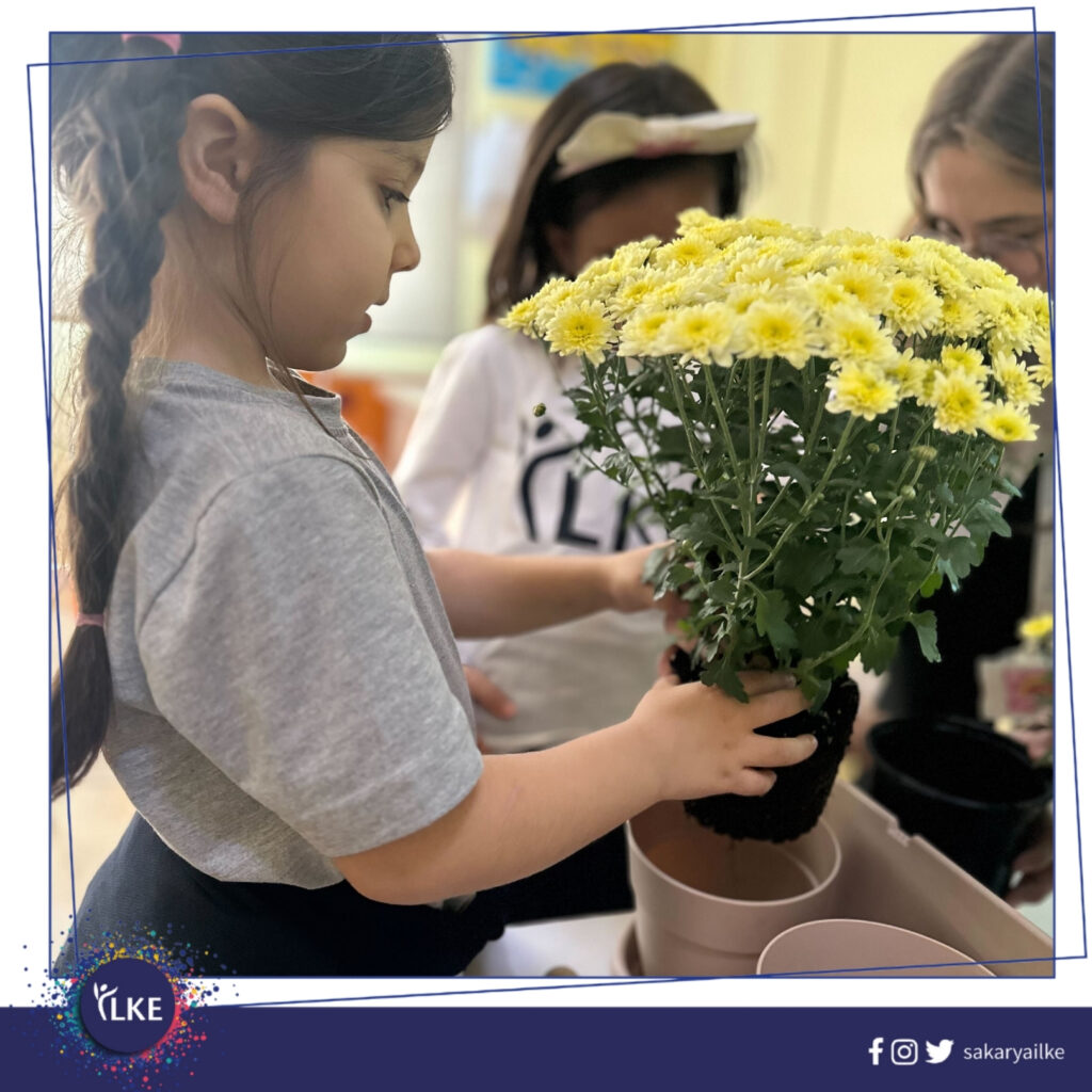 Ana Sınıfı Öğrencilerimizle Çiçek Dikimi Etkinliği