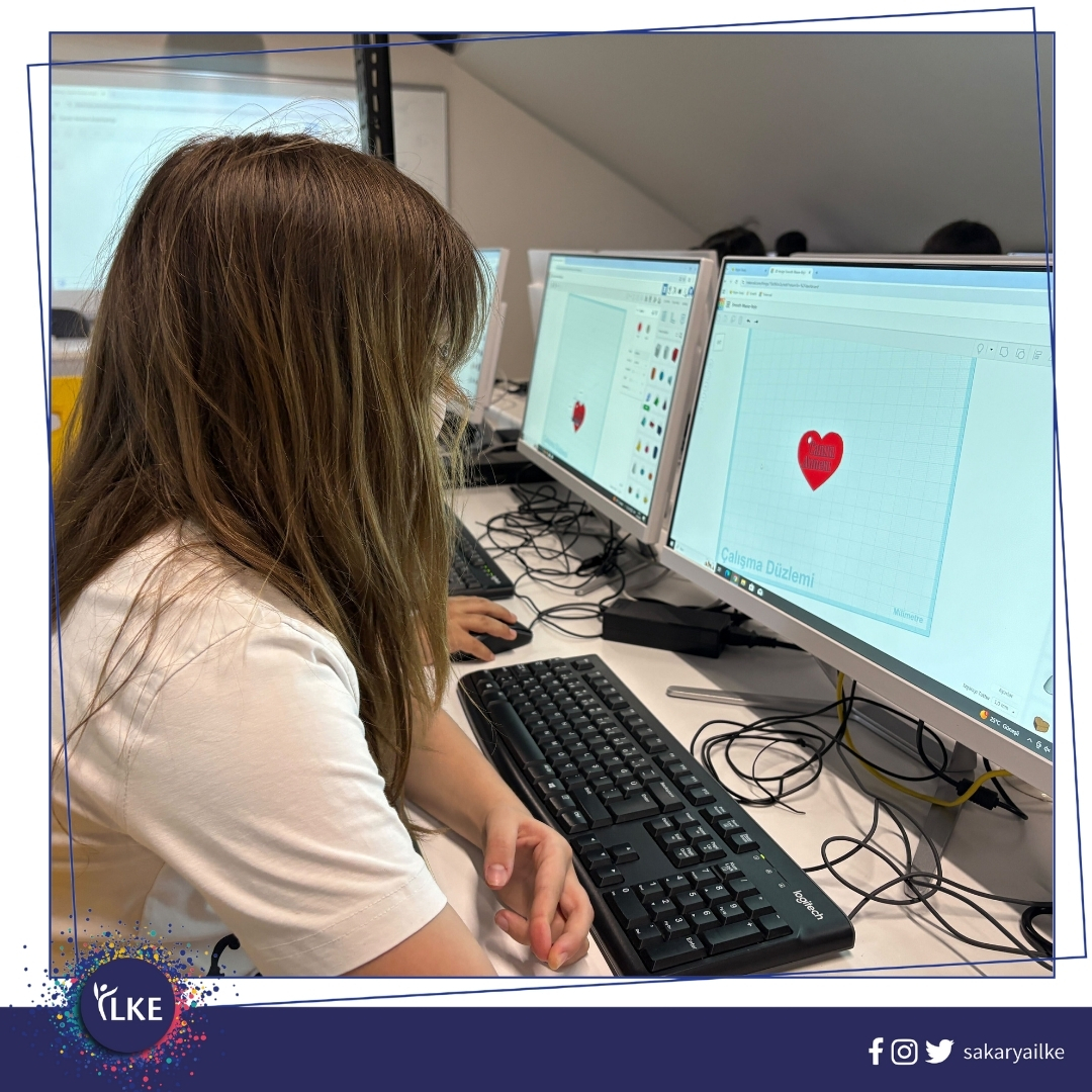 3. sınıf öğrencilerimizle Anneler Günü’ne özel anahtarlıklar hazırladık