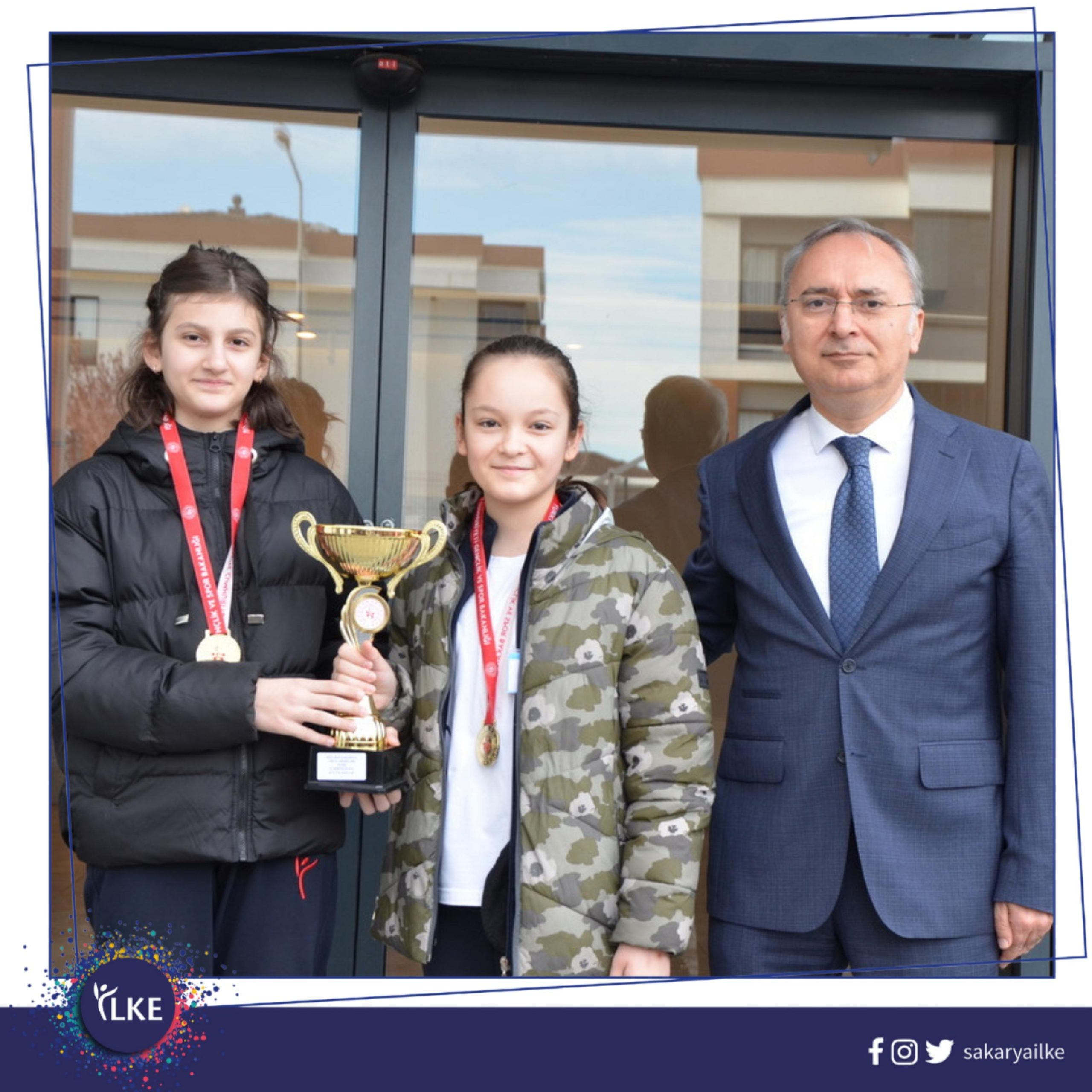 Küçük Kızlar Tenis Müsabakaları’nda Okulumuz Tenis Takımı, Sakarya İl Birincisi Olmuştur