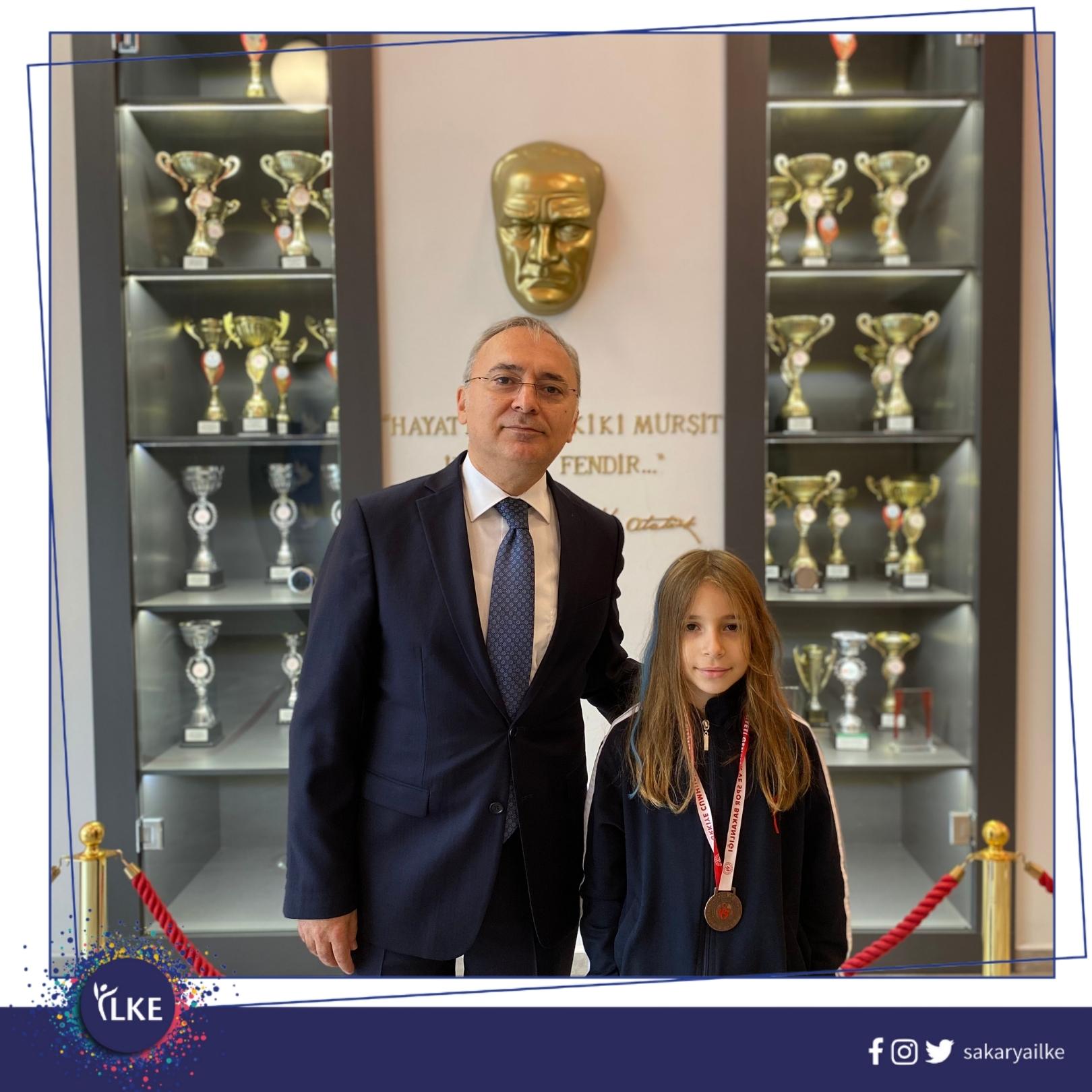 Öğrencimiz Duru Şanlı, 50 metre serbest yüzmede 1.olmuştur.