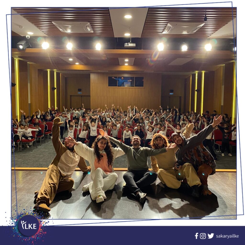 Okulumuzda “Afacan Maymun” Çocuk Tiyatrosu Sergilendi.