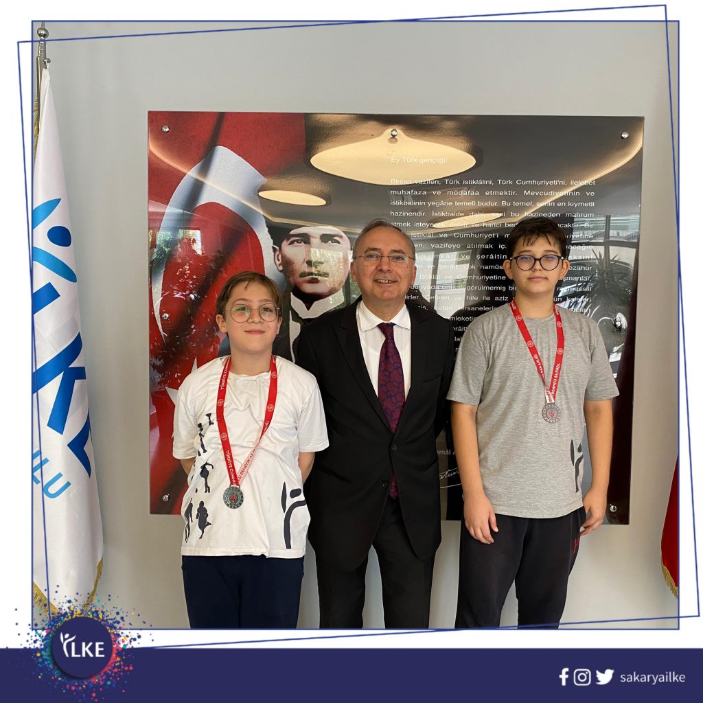 Karate Müsabakaları’nda, okulumuz öğrencilerinden Ali Uras DÖNER 72 kg kategorisinde Sakarya birincisi; Kerem Tanur ATAY 47 kg kategorisinde Sakarya ikincisi olmuştur