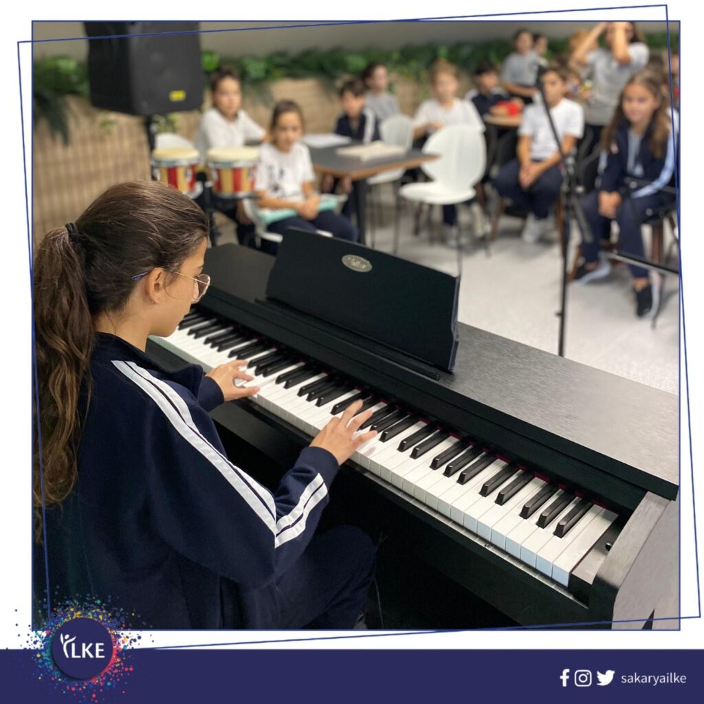 İlkede Müzik Dinletisi